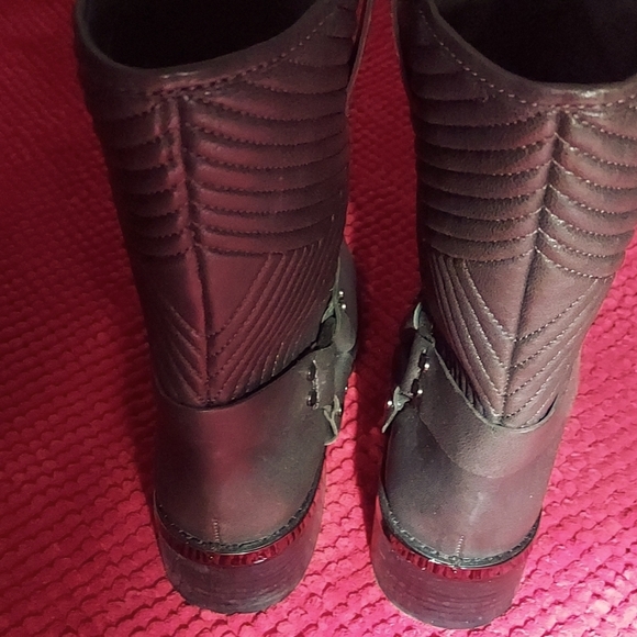 Boots - Picture 2 of 4